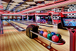 MSC Seaside. Two full-sized bowling alleys Два полноразмерных кегельбана